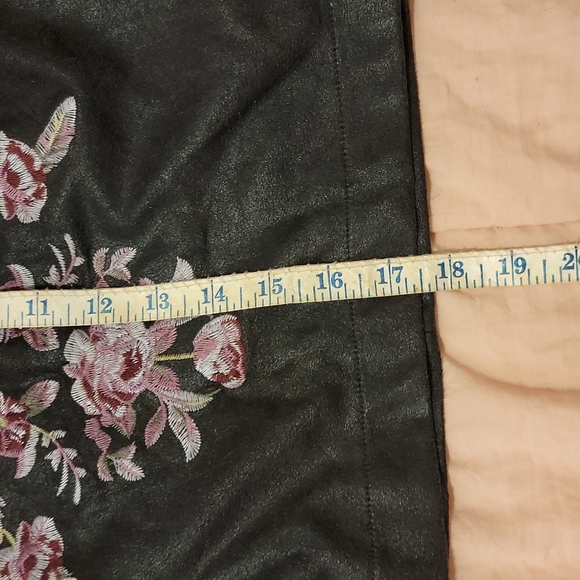 C+J Collection Floral Skirt - Picture 7 of 9